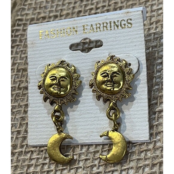 Vintage Gold Tone SUN HALF MOON Earrings Celestial Whimsigoth Fairy Grunge - Picture 3 of 7